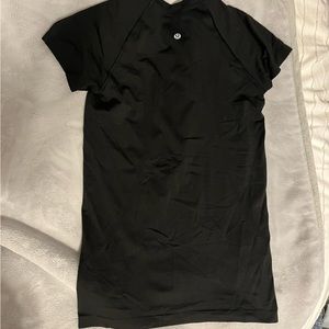 black lululemon swiftly tech